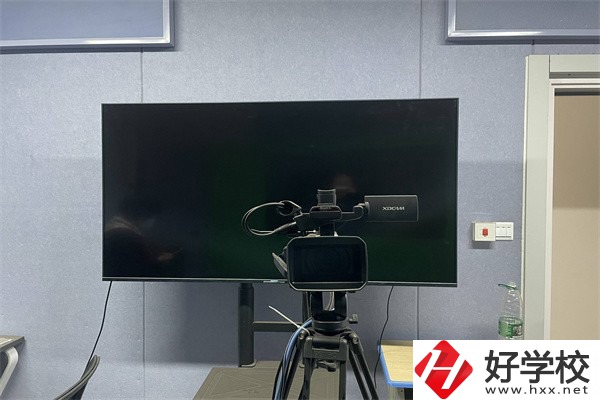 株洲英泰職校是中專嗎？學(xué)費(fèi)需要多少？