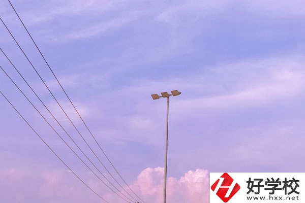 婁底市工貿(mào)職業(yè)中專學校怎么樣？