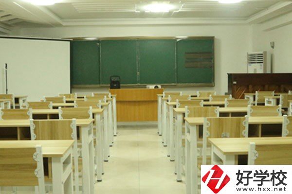 湖南長沙藝術(shù)學(xué)校專業(yè)學(xué)費(fèi)是多少，有哪些助學(xué)政策？