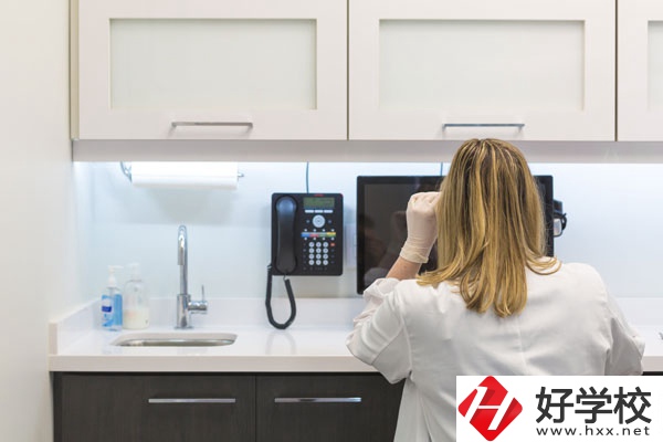 女生在衡陽讀衛(wèi)校怎么樣？有前途嗎？
