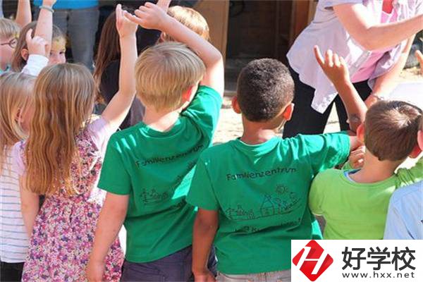 在湖南女生讀技校學什么專業(yè)最吃香？就業(yè)前景怎么樣？