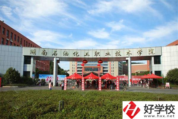 岳陽有哪些公辦大專招初中生？就業(yè)率高嗎？