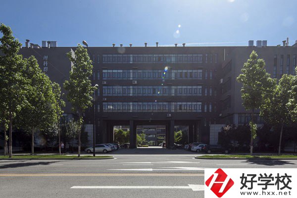 株洲市工業(yè)中等專業(yè)學(xué)校怎么樣？