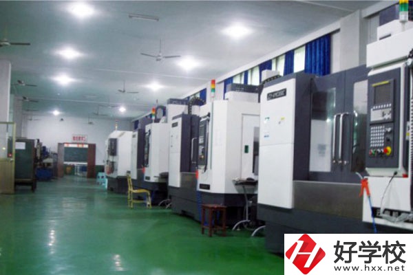 湖南兵器工業(yè)高級(jí)技工學(xué)校入學(xué)要注意什么？學(xué)費(fèi)多少？