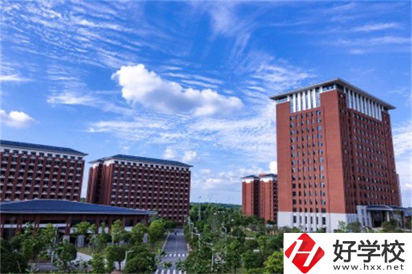 長(zhǎng)沙音樂(lè)表演專(zhuān)業(yè)比較好的中職有哪些？學(xué)費(fèi)貴嗎？