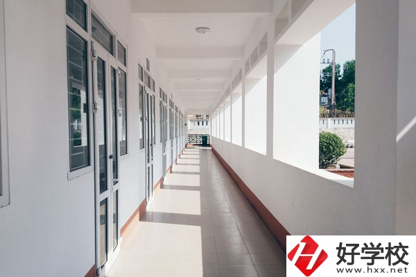 湖南有哪些衛(wèi)校？初中畢業(yè)讀衛(wèi)校好不好？