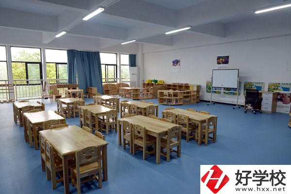 在湘潭工業(yè)貿(mào)易中專里能學(xué)哪些專業(yè)？就業(yè)方向是什么？