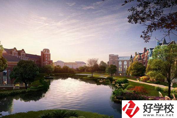 長沙市拔萃中等職業(yè)學(xué)校環(huán)境怎么樣？是公辦還是民辦？