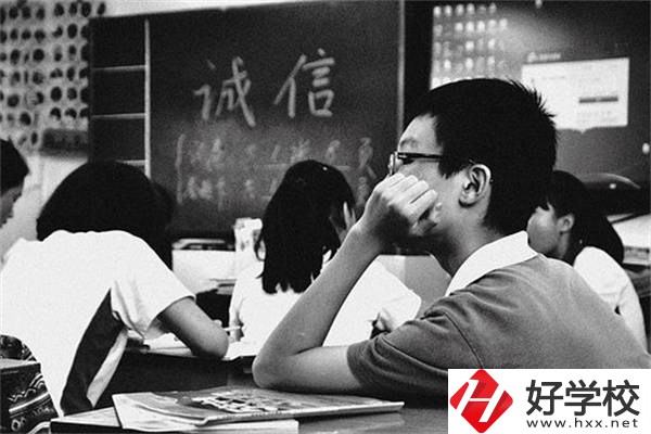 在湖南讀高中和讀職高有什么不同？職高生有什么優(yōu)勢(shì)？