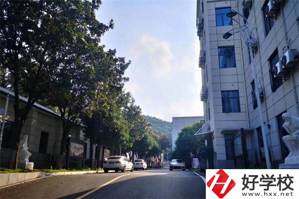 湖南有國家正規(guī)民辦技校嗎？民辦技校真的不值得讀嗎？