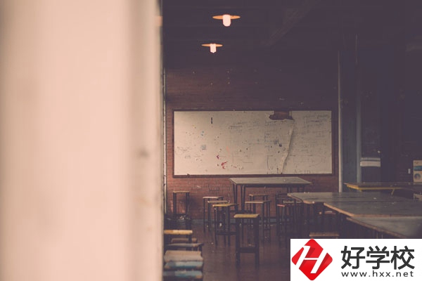 懷化市商貿(mào)經(jīng)濟(jì)管理學(xué)校好不好？宿舍怎么樣？