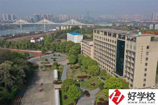 在衡陽學(xué)護(hù)理有職校推薦嗎？護(hù)理專業(yè)好就業(yè)嗎？