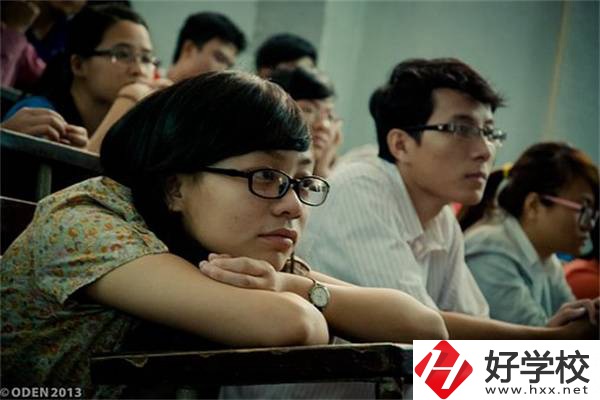 湖南初中畢業(yè)成績非常差選什么學校好？還有前途嗎？