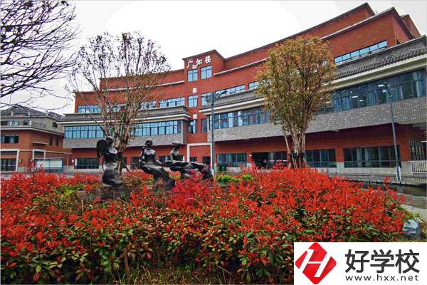想在長(zhǎng)沙學(xué)文秘專(zhuān)業(yè)，推薦這所中職學(xué)校