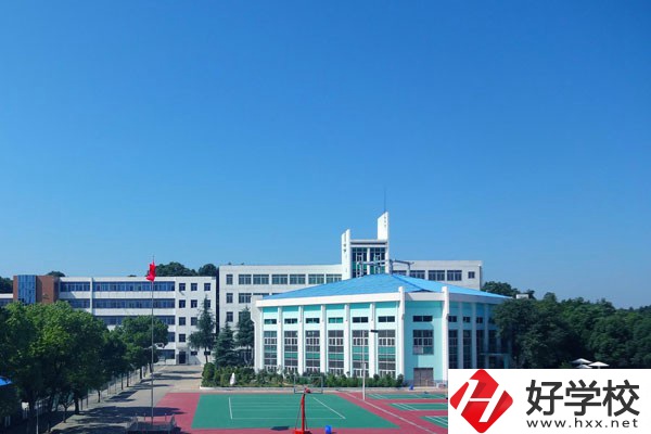岳陽市中岳經(jīng)貿(mào)職業(yè)技術(shù)學(xué)校是公辦還是民辦？學(xué)費貴嗎？