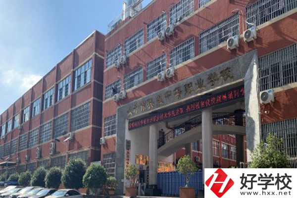 長(zhǎng)沙市英藍(lán)中等職業(yè)學(xué)校怎么樣？有沒(méi)有官網(wǎng)？