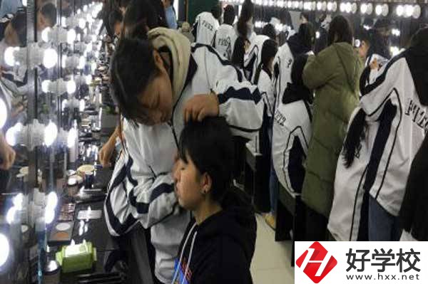 湖南省鳳凰縣職業(yè)中專學(xué)校有哪些好的專業(yè)選擇？
