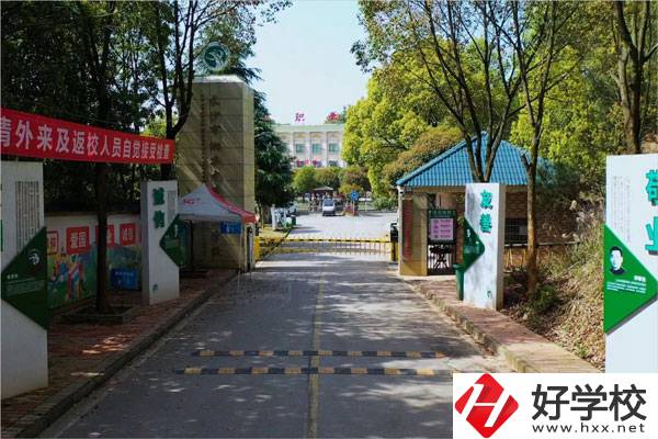 在長(zhǎng)沙學(xué)習(xí)新能源汽車(chē)制造與檢測(cè)專(zhuān)業(yè)，推薦這所學(xué)校