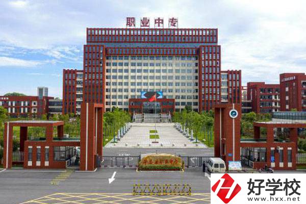 想在岳陽市學(xué)汽修專業(yè)？來看看這兩所學(xué)校