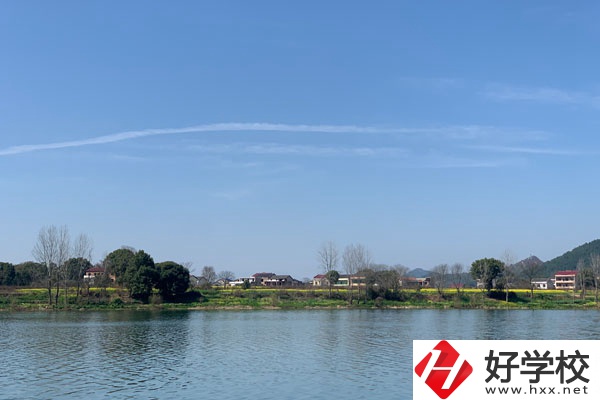 湘西州鳳凰職業(yè)中專是所怎樣的學(xué)校？