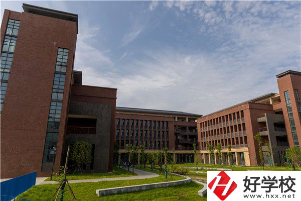 常德財經中等專業(yè)學校有哪些特色專業(yè)？