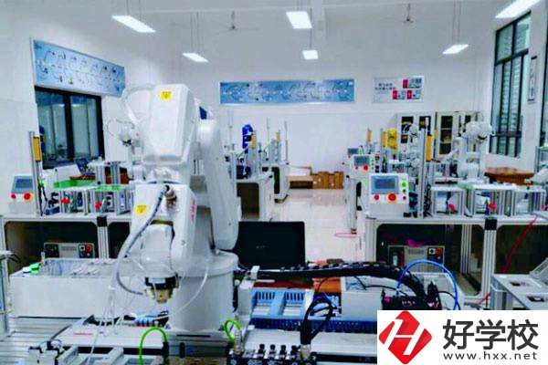 望城區(qū)職業(yè)中專是什么性質(zhì)的學(xué)校？一學(xué)期要多少錢？
