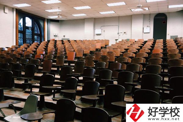 婁底市藝術(shù)職校專(zhuān)業(yè)適合女生嗎？就業(yè)前景好嗎？