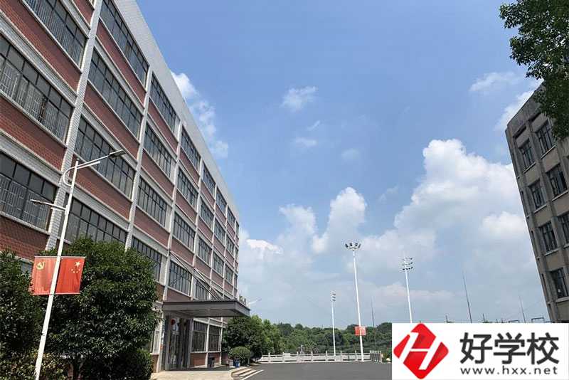 益陽機械工業(yè)職業(yè)學(xué)校有些什么專業(yè)？就業(yè)優(yōu)勢如何？