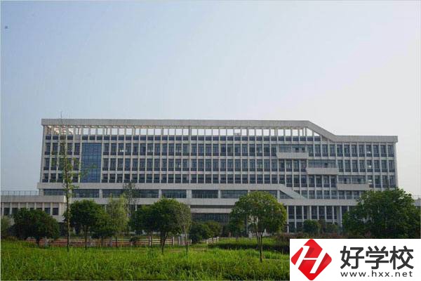 益陽職業(yè)技術(shù)學(xué)院招收初中生嗎？辦學(xué)怎么樣？