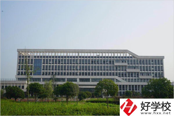益陽有初中生可以讀的高校嗎？