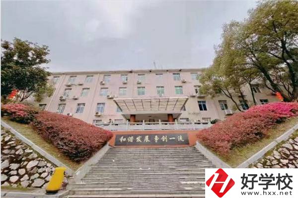 長沙有哪些中專接收轉(zhuǎn)學(xué)生？轉(zhuǎn)學(xué)后可以換專業(yè)嗎？