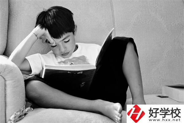 湖南初三男孩不想上學(xué)怎么辦？不參加中考還有書讀嗎？