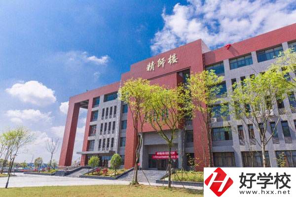 長沙有五年制大?？梢酝扑]嗎？學校開設(shè)有什么專業(yè)？
