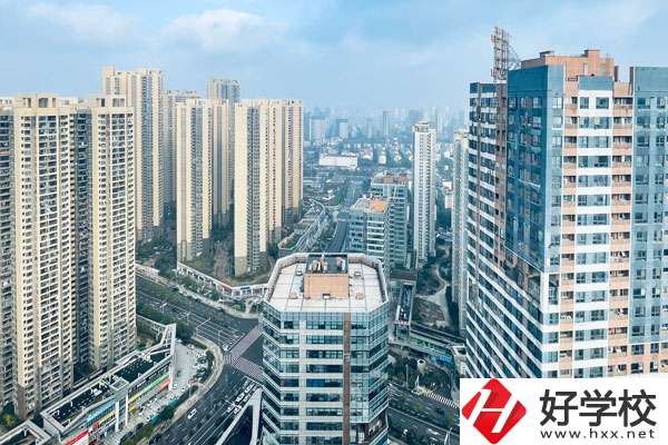 株洲哪些中專有商務(wù)英語專業(yè)？