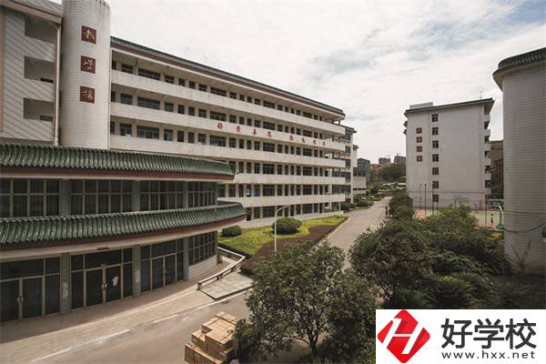 衡陽市信息網(wǎng)絡工程學校是公辦還是民辦？學費是多少？