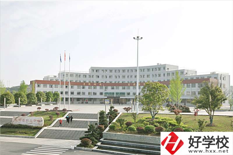 隆回縣職業(yè)中專學(xué)校宿舍條件怎么樣？地址在哪里？