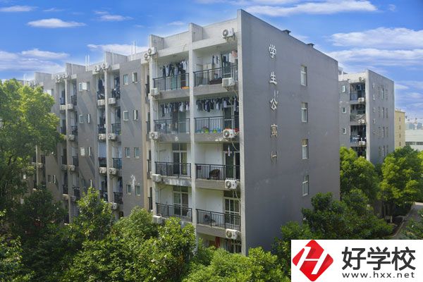 長(zhǎng)沙高新技術(shù)工程學(xué)校環(huán)境如何？辦學(xué)優(yōu)勢(shì)在哪？