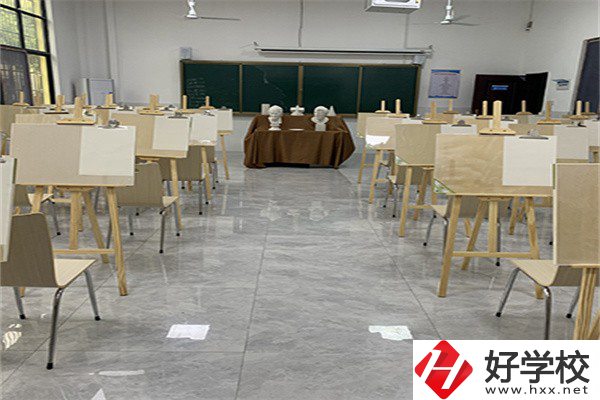 衡陽市鐵路運(yùn)輸職業(yè)學(xué)校學(xué)費(fèi)貴嗎？有哪些特色？