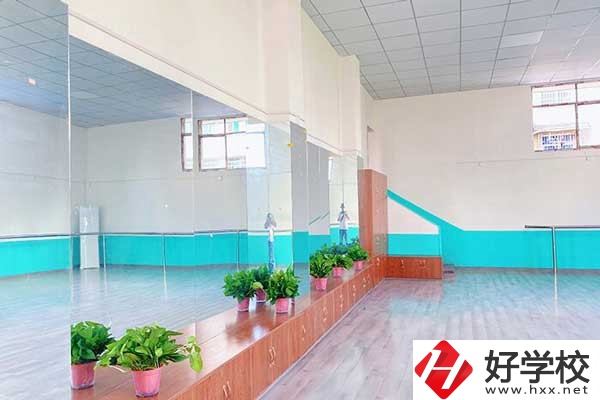 婁底市藝術職業(yè)學院有哪些專業(yè)？學費是多少？