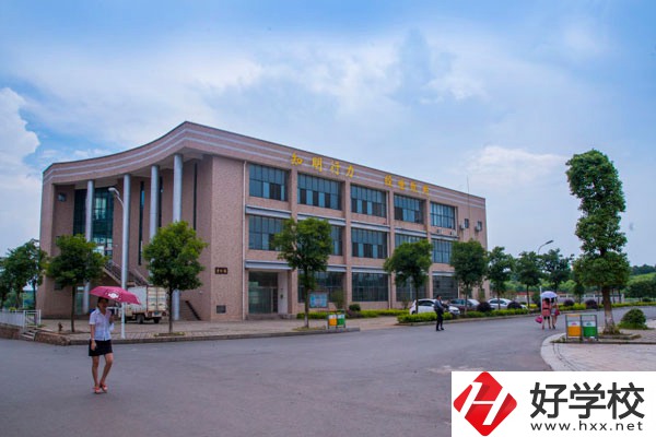 寧鄉(xiāng)市職業(yè)中專學(xué)校的師資力量如何？有辦學(xué)優(yōu)勢嗎？