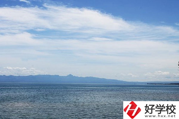 湖南經(jīng)濟(jì)貿(mào)易職業(yè)中專(zhuān)學(xué)校有哪些專(zhuān)業(yè)？學(xué)費(fèi)多少？