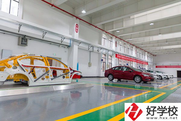 常德汽車機電學校汽車實訓(xùn)室