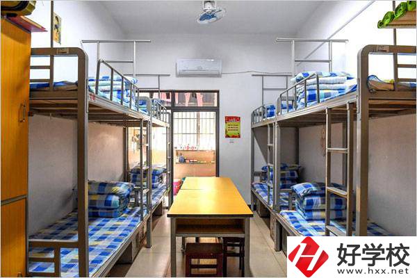 長沙財經(jīng)學(xué)校的宿舍條件怎么樣？住宿費是多少？