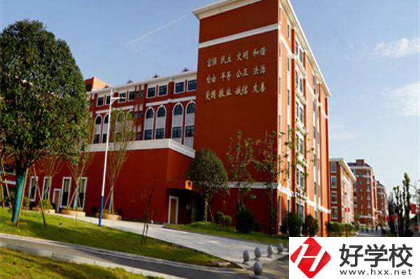 湖南醫(yī)藥職業(yè)中等專業(yè)學(xué)校的招生專業(yè)有哪些？學(xué)費貴不貴？