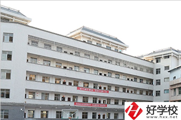 懷化有學(xué)習(xí)護理專業(yè)的中專學(xué)校嗎？學(xué)制是幾年？