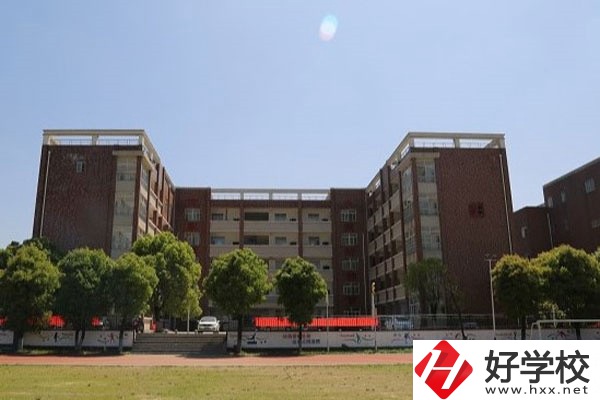 湖南辦學(xué)條件最好的技校是哪三所？上技校有用嗎？