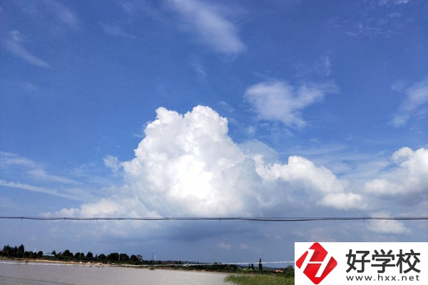 婁底市衛(wèi)生學(xué)校有哪些專(zhuān)業(yè)？就業(yè)方向如何？