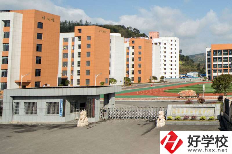 鳳凰縣職業(yè)中專有什么辦學(xué)特色？招生專業(yè)有哪些？