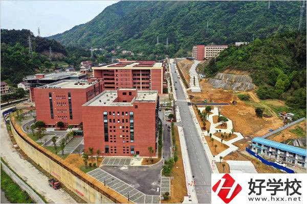 安化縣職業(yè)中專學(xué)校有哪些特色專業(yè)？