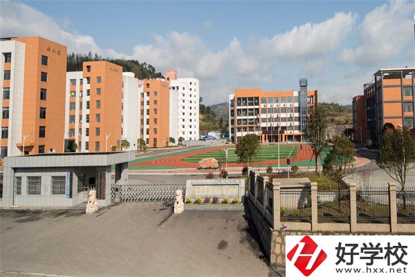 湖南省鳳凰縣有哪些中專？辦學(xué)特色是什么？